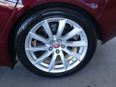 Used 2017 Jaguar XE image 43