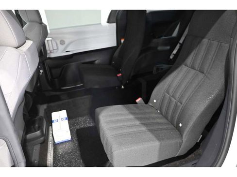 New 2025 Toyota Sienna LE image 24