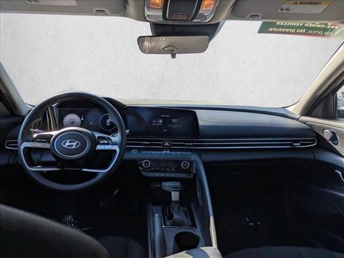 Used 2024 Hyundai Elantra SEL image 14