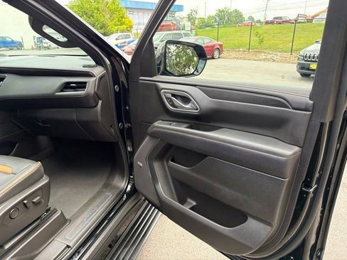 Used 2024 GMC Yukon AT4 w/ Technology Package AWD/4WD image 25