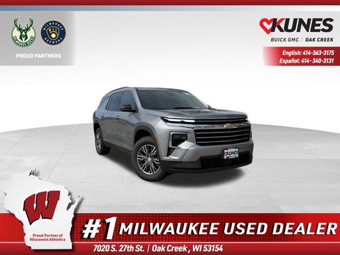 Used 2024 Chevrolet Traverse LT FWD image 1