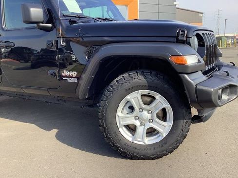 Used 2018 Jeep Wrangler Unlimited Sport S image 3