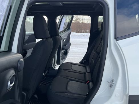 Used 2021 Jeep Renegade Latitude w/ Sun & Sound Group image 40