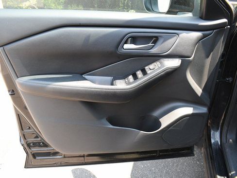 Used 2025 Nissan Rogue SV AWD/4WD image 13