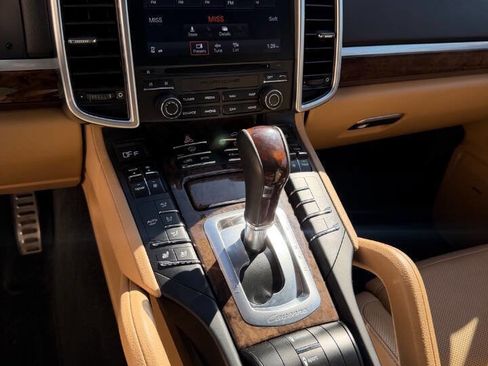 Used 2017 Porsche Cayenne S Platinum w/ Premium Package (PJW) image 32