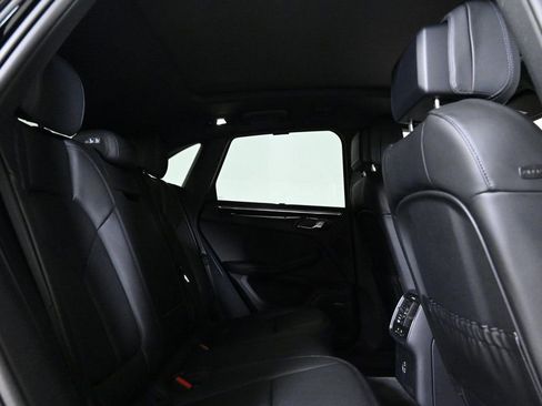 Certified 2025 Porsche Macan image 20