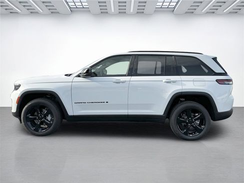New 2024 Jeep Grand Cherokee Limited w/ Black Appearance Package image 6