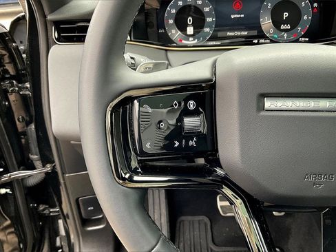 Used 2024 Land Rover Range Rover Evoque Dynamic SE image 11
