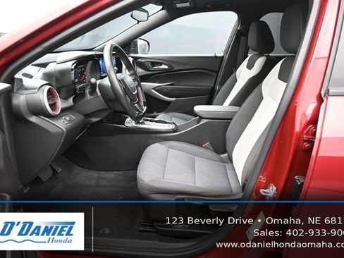 Used 2024 Chevrolet Trax RS w/ Sunroof Package FWD image 25