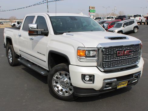 Used 2019 GMC Sierra 2500 Denali w/ Duramax Plus Package image 2
