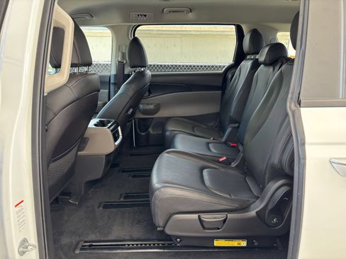 Used 2026 Kia Carnival FWD image 29