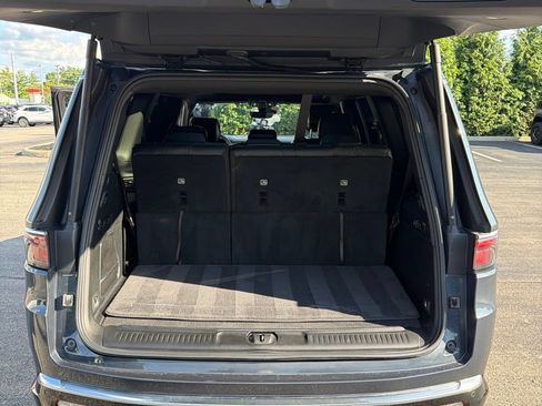 Used 2023 Jeep Wagoneer 4WD w/ Premium Group I image 23