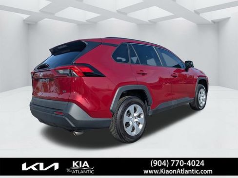 Used 2020 Toyota RAV4 LE FWD image 3