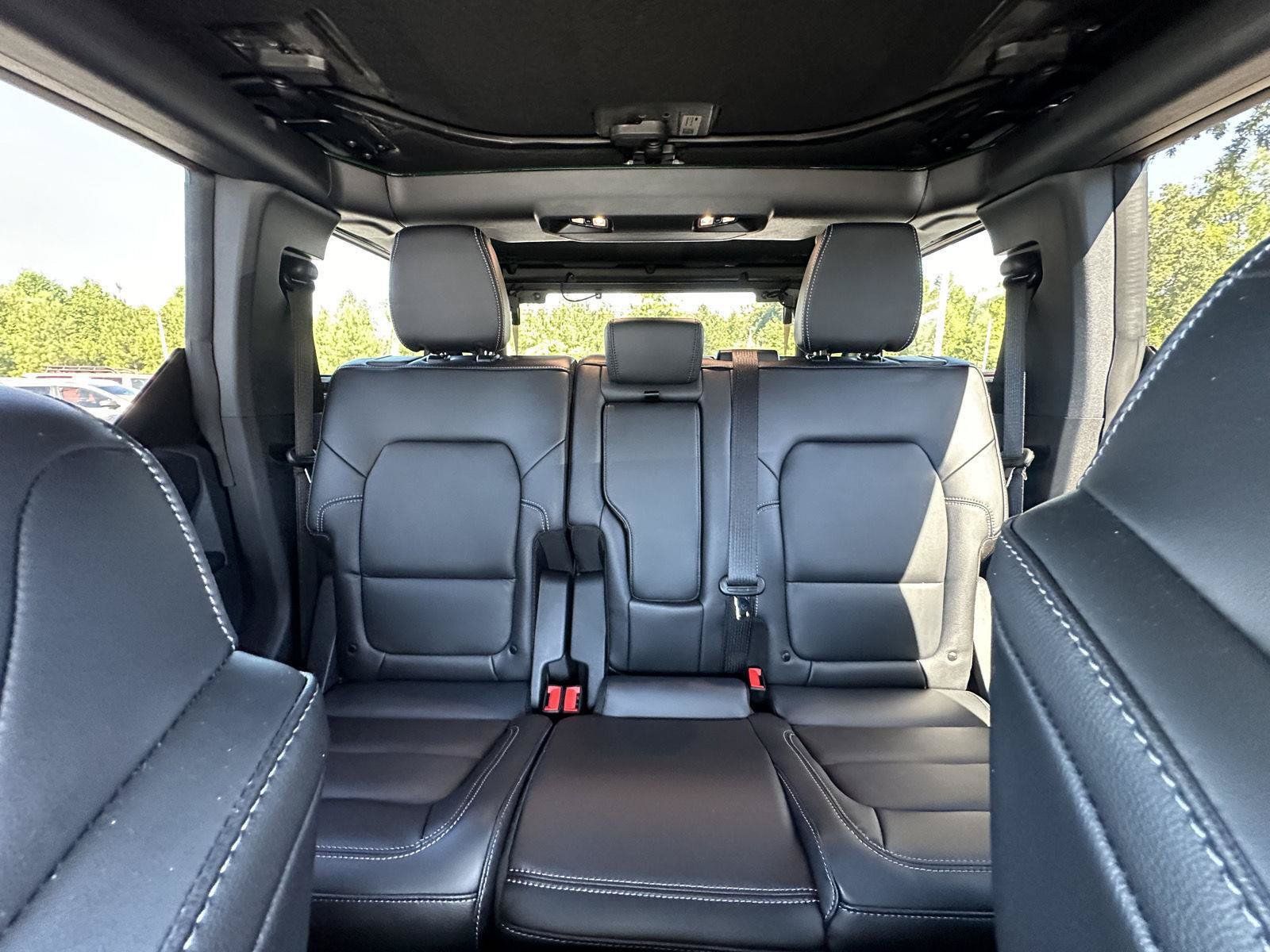 Used 2025 Ford Bronco Outer Banks AWD/4WD image 13