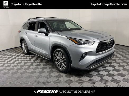 Used 2023 Toyota Highlander Platinum image 19