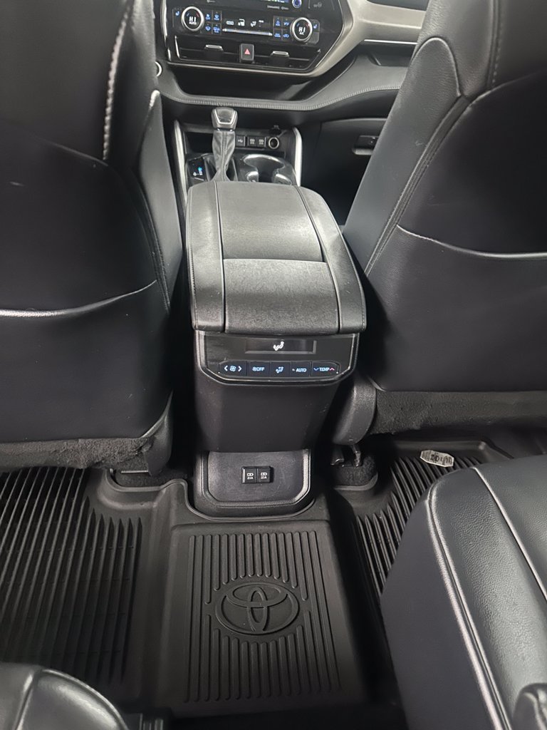 Used 2020 Toyota Highlander XLE AWD/4WD image 28