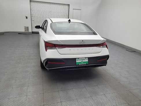 Used 2025 Hyundai Elantra SE image 6