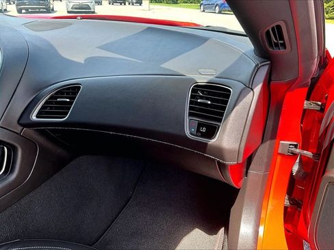 Used 2019 Chevrolet Corvette Stingray Coupe w/ 1LT RWD image 13