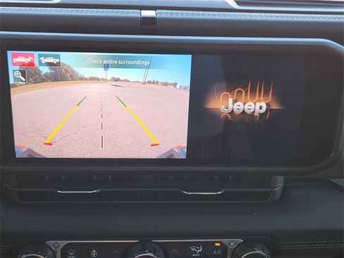 Used 2024 Jeep Gladiator Mojave image 18