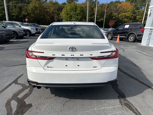 Used 2025 Toyota Camry SE image 6