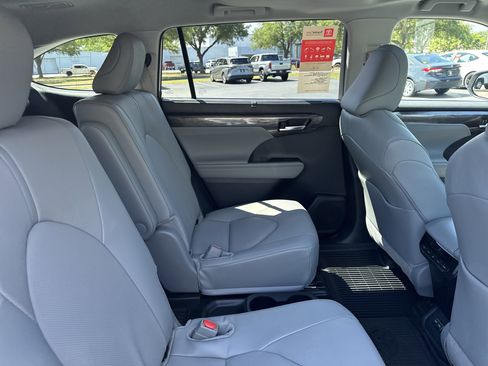 New 2026 Toyota Highlander Limited AWD/4WD image 30