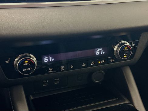 Used 2025 Mitsubishi Outlander SE image 24