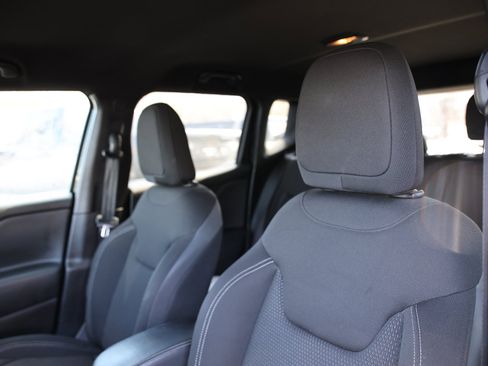 Used 2022 Jeep Renegade Altitude image 17