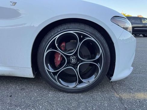 Used 2023 Alfa Romeo Giulia Ti RWD image 9