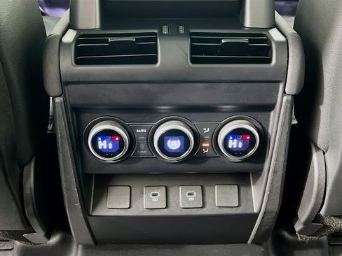 Used 2023 Land Rover Defender 110 S image 27