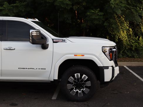 Used 2025 GMC Sierra 2500 Denali w/ Denali Reserve Package AWD/4WD image 13
