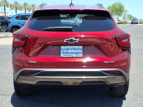 Used 2024 Chevrolet Trax ACTIV w/ Sunroof Package FWD image 6