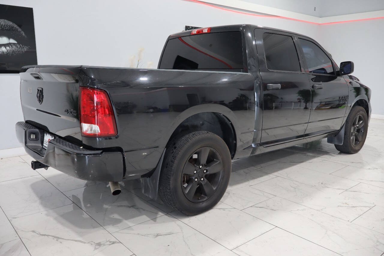 Used 2017 RAM 1500 Express w/ Black Ram 1500 Express Group AWD/4WD image 4