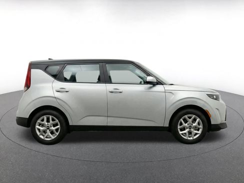 Used 2025 Kia Soul LX w/ LX Technology Package FWD image 14