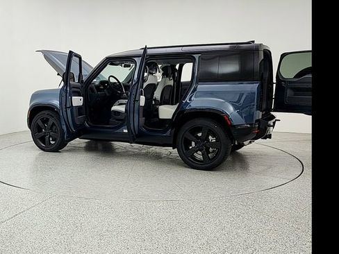 New 2026 Land Rover Defender 110 X-Dynamic SE image 12