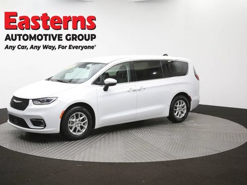 Used 2023 Chrysler Pacifica Touring-L FWD image 58