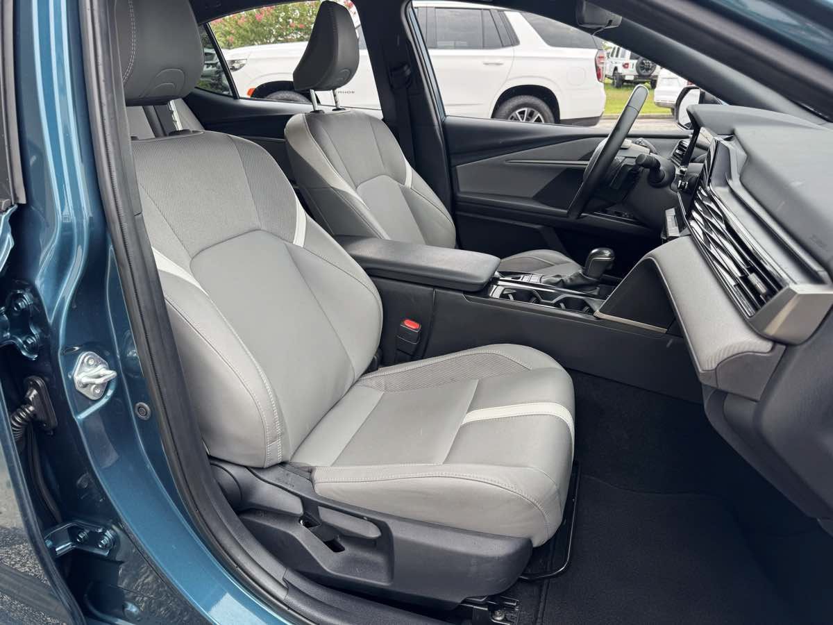 Used 2025 Toyota Camry SE FWD image 16