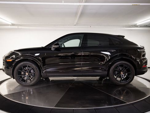 Used 2024 Porsche Cayenne Coupe AWD/4WD image 2