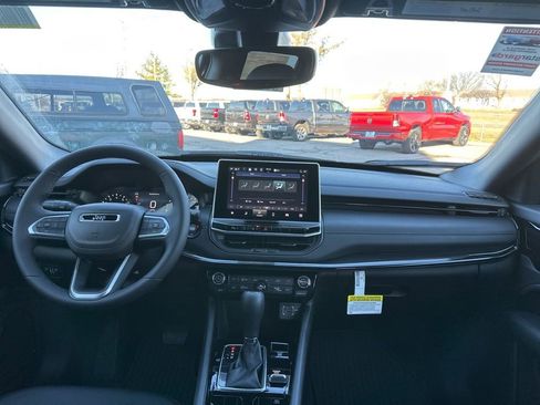 New 2026 Jeep Compass Latitude image 2