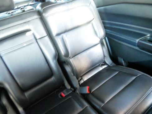 Used 2020 Ford Explorer XLT w/ Equipment Group 202A image 14