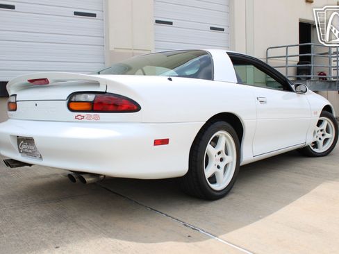Used 1997 Chevrolet Camaro SS w/ Preferred Equipment Group 2 RWD image 13