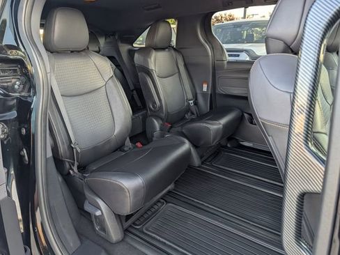 Used 2024 Toyota Sienna XLE Woodland Edition AWD/4WD image 32