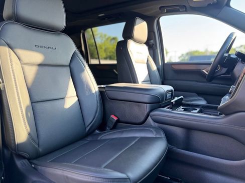 Used 2026 GMC Yukon XL Denali w/ Sun & Power Step Package AWD/4WD image 12