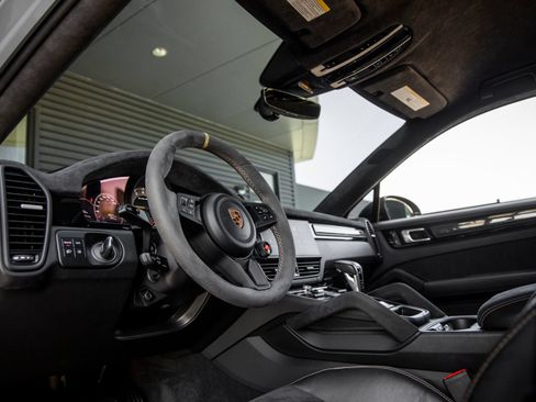Certified 2022 Porsche Cayenne Turbo GT AWD/4WD image 4