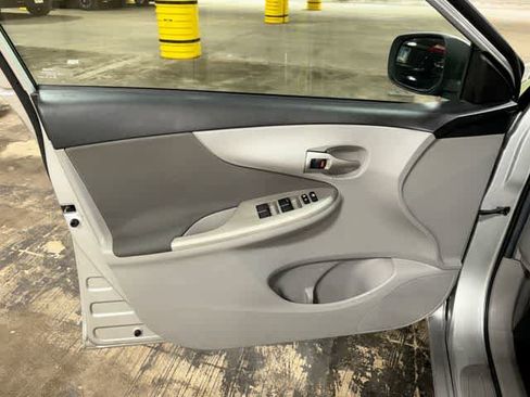 Used 2012 Toyota Corolla LE FWD image 26