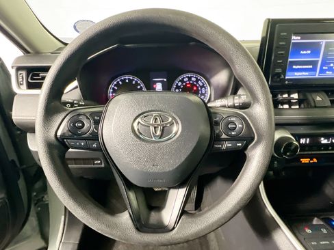 Used 2022 Toyota RAV4 XLE image 17