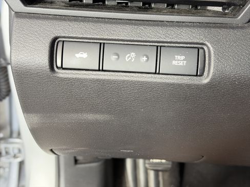 Used 2024 Nissan Altima 2.5 SV FWD image 25