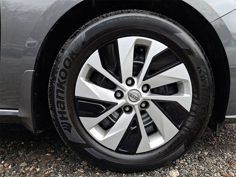 Used 2025 Nissan Altima 2.5 S image 9