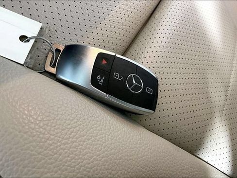 Used 2020 Mercedes-Benz C 300 Sedan w/ Premium Package image 10