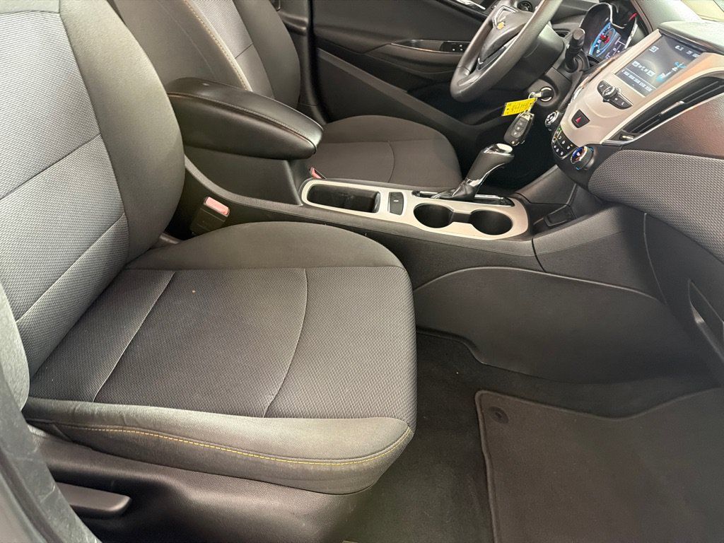 Used 2017 Chevrolet Cruze LS FWD image 17
