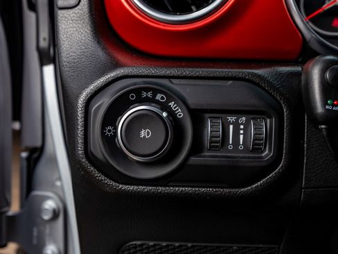 Used 2022 Jeep Wrangler Rubicon AWD/4WD image 21